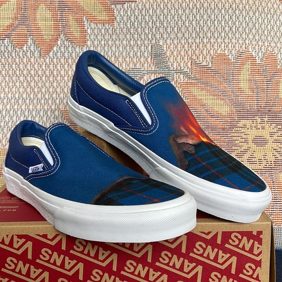 Vans WMNS Classic Slip-0n
Big Reveal Classics Navy/
VN000XG81P4
Sneakers - Picture 7 of 16